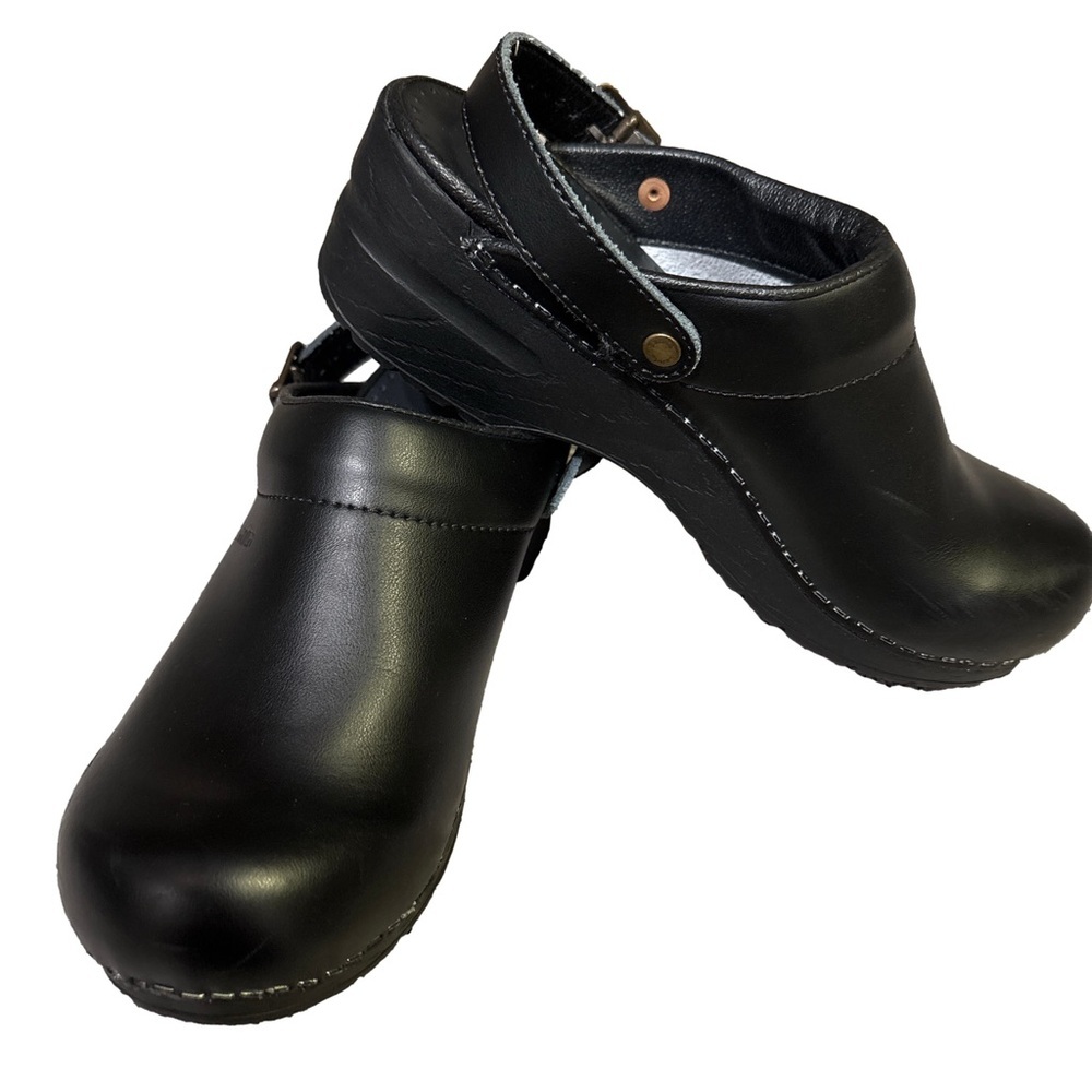 NWOT Sanita Clogs